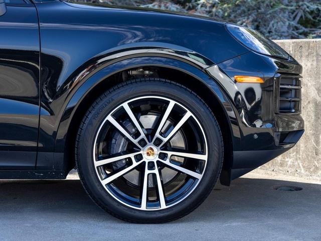 Photo of 2024 Chromite Black Metallic Porsche Cayenne