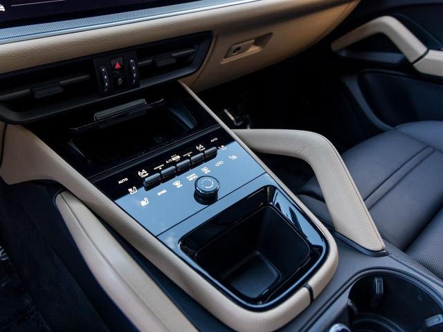 Photo of 2024 Chromite Black Metallic Porsche Cayenne
