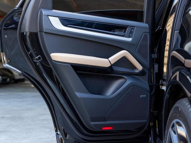 Photo of 2024 Chromite Black Metallic Porsche Cayenne