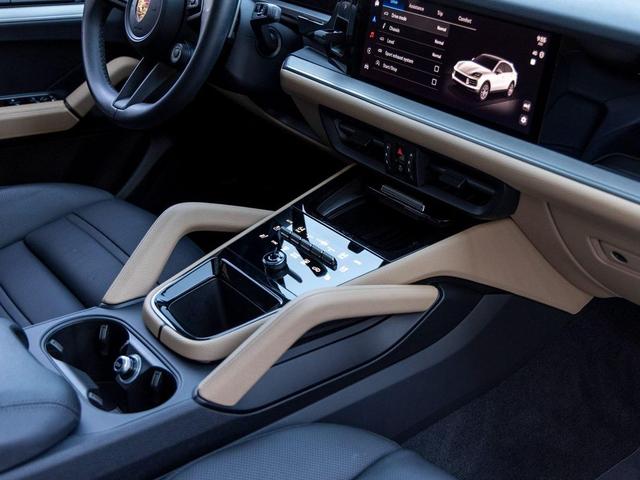 Photo of 2024 Chromite Black Metallic Porsche Cayenne