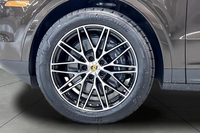 Photo of 2024 Paint to Sample Porsche Cayenne