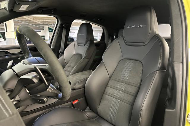 Photo of 2024 Green Porsche Cayenne