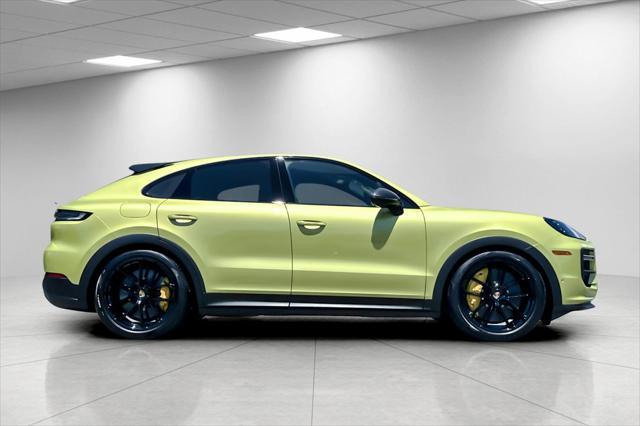 Photo of 2024 Green Porsche Cayenne