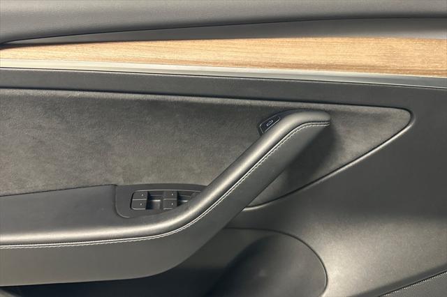 Photo of 2022 Pearl White Multi-Coat Tesla Model 3