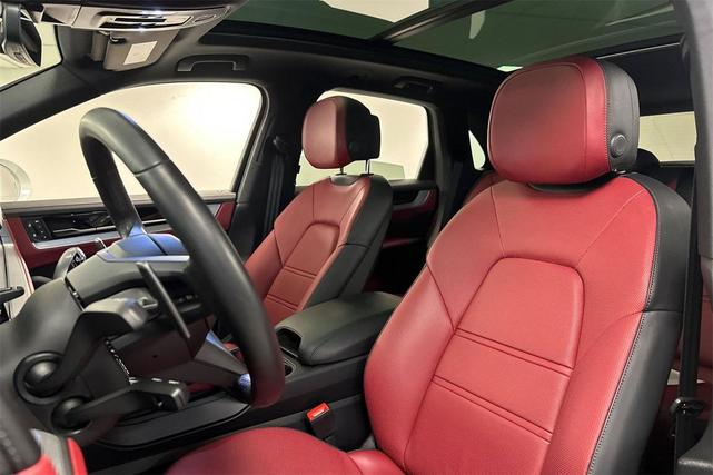 Photo of 2025 White Porsche Cayenne