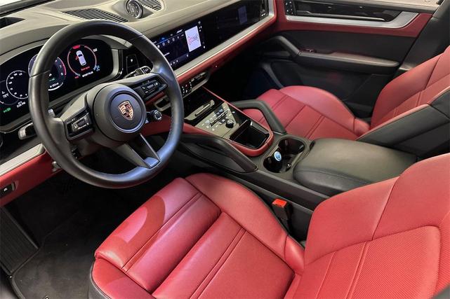 Photo of 2025 White Porsche Cayenne