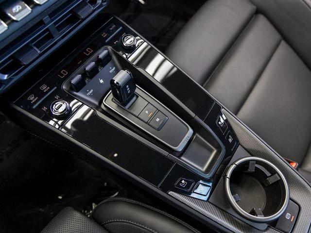 Photo of 2024 White Porsche 911