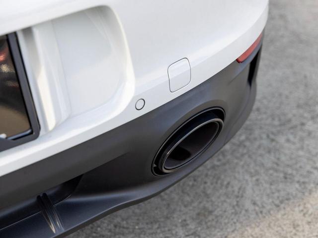 Photo of 2024 White Porsche 911