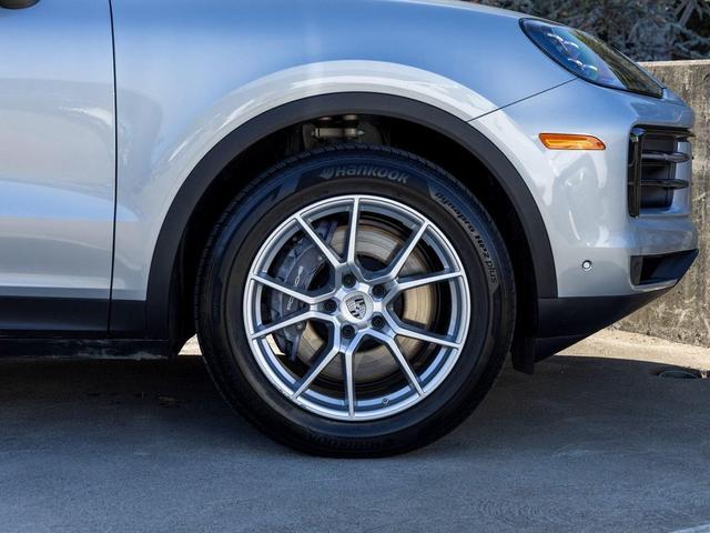 Photo of 2025 Dolomite Silver Metallic Porsche Cayenne
