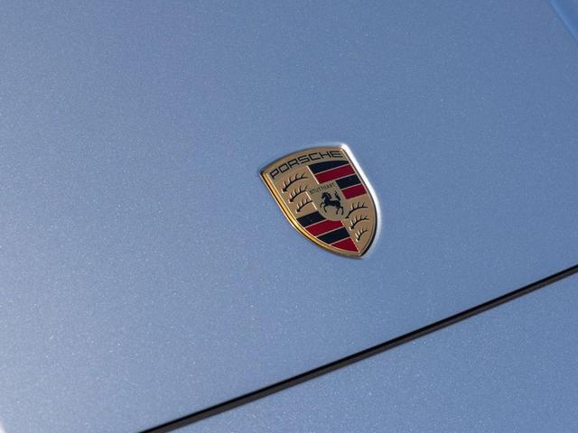 Photo of 2025 Dolomite Silver Metallic Porsche Cayenne