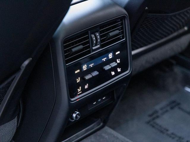Photo of 2025 Dolomite Silver Metallic Porsche Cayenne