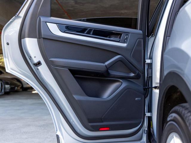 Photo of 2025 Dolomite Silver Metallic Porsche Cayenne