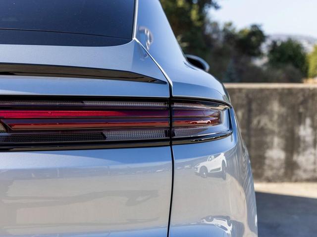 Photo of 2025 Dolomite Silver Metallic Porsche Cayenne