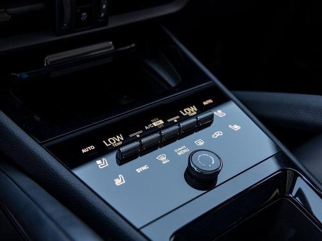 Photo of 2025 Dolomite Silver Metallic Porsche Cayenne