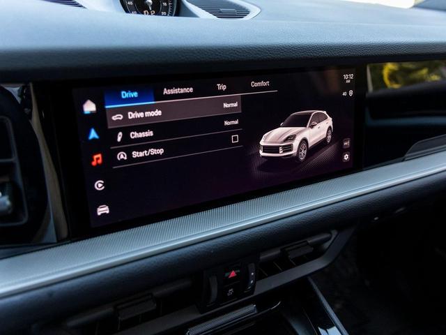 Photo of 2025 Dolomite Silver Metallic Porsche Cayenne