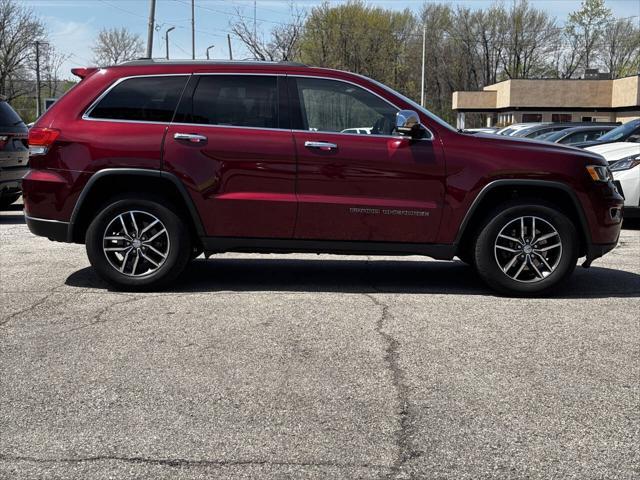 Photo of 2018 Velvet Red Pearlcoat Jeep Grand Cherokee