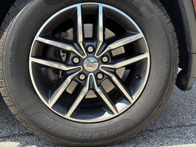 Photo of 2018 Velvet Red Pearlcoat Jeep Grand Cherokee