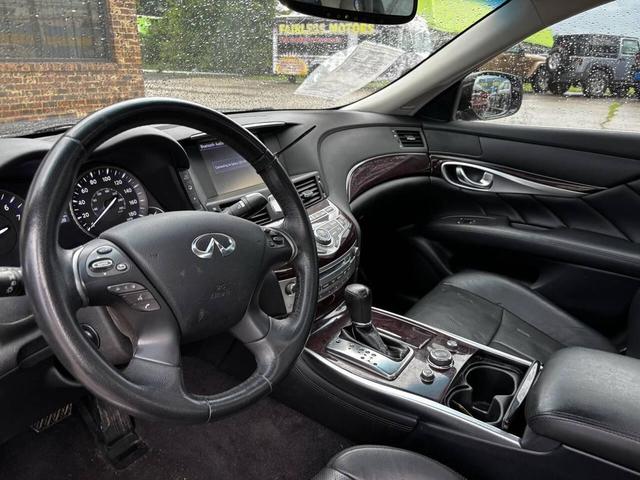 Photo of 2015 Gray INFINITI Q70