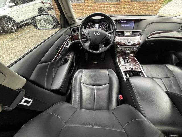 Photo of 2015 Gray INFINITI Q70