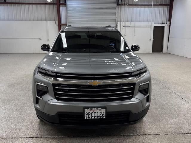 Photo of 2025 Sterling Gray Metallic Chevrolet Traverse