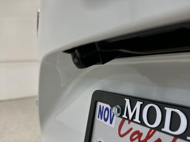 Photo of 2023 Platinum White Pearl Acura RDX