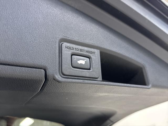 Photo of 2023 Platinum White Pearl Acura RDX