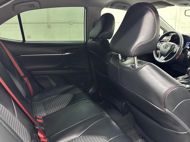Photo of 2022 Wind Chill Pearl w/Midnight Black Metallic Roof Toyota Camry