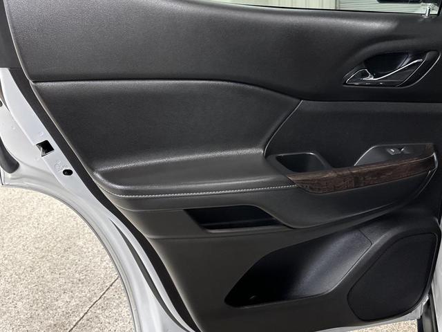Photo of 2023 White Frost Tricoat GMC Acadia