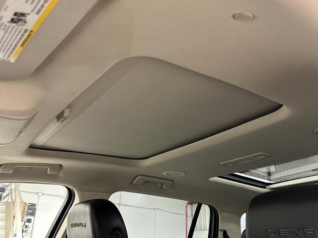Photo of 2023 White Frost Tricoat GMC Acadia