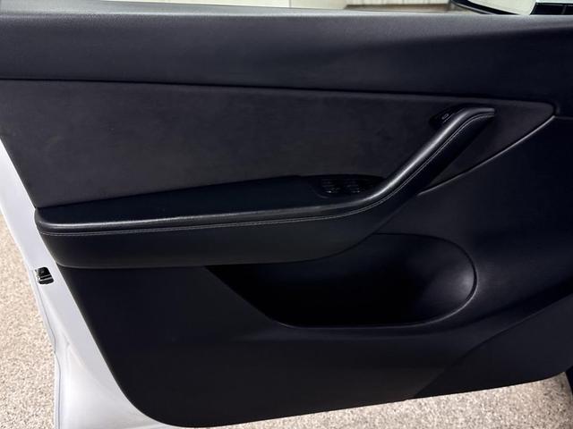 Photo of 2021 Pearl White Multi-Coat Tesla Model Y