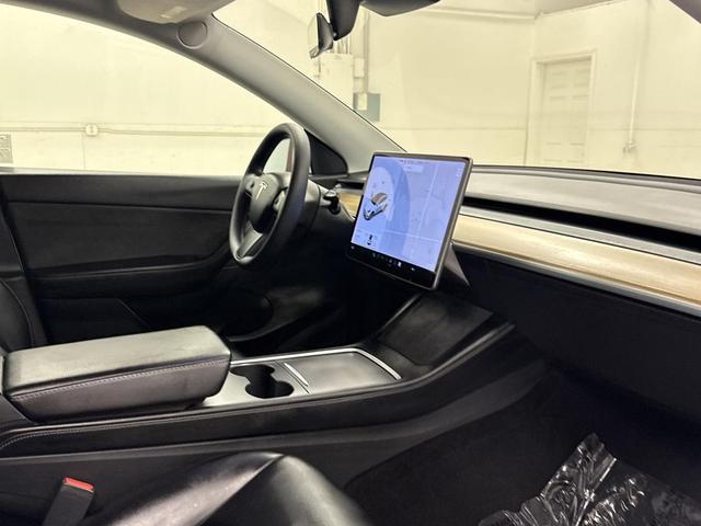 Photo of 2021 Pearl White Multi-Coat Tesla Model Y