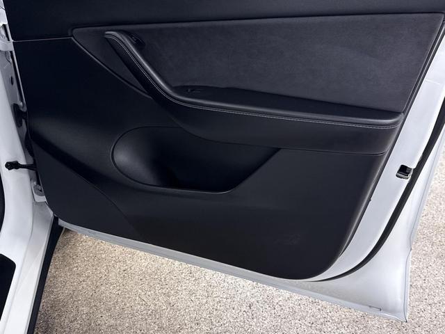 Photo of 2021 Pearl White Multi-Coat Tesla Model Y