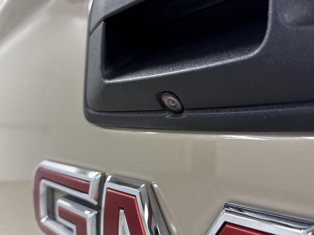 Photo of 2021 Desert Sand Metallic GMC Canyon