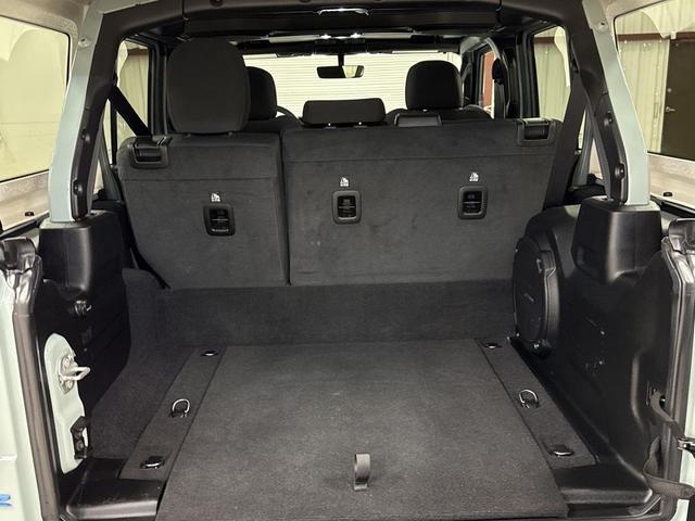Photo of 2023 Earl Clearcoat Jeep Wrangler 4xe