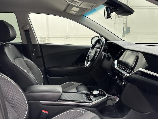 Photo of 2022 Snow White Pearl Kia Niro EV
