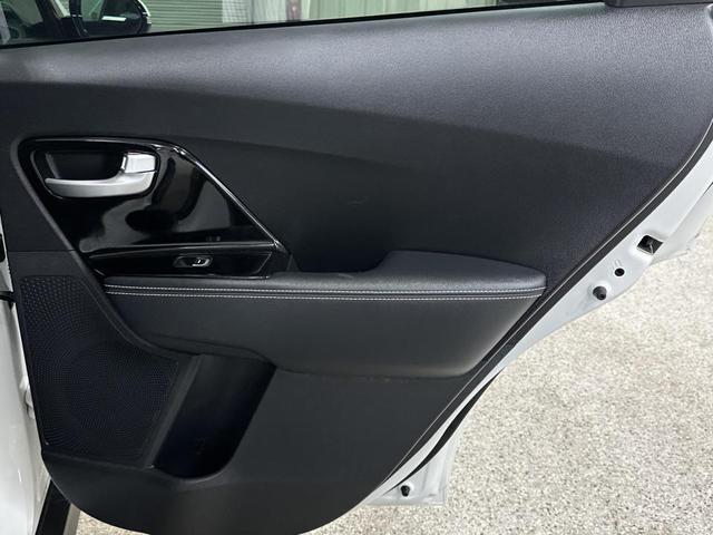 Photo of 2022 Snow White Pearl Kia Niro EV