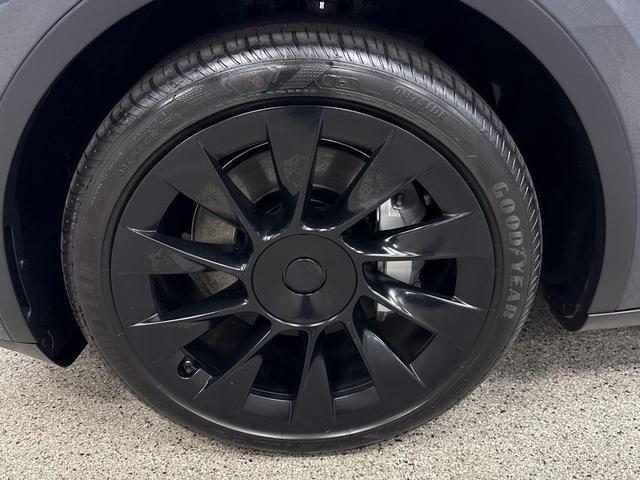 Photo of 2022 Midnight Silver Metallic Tesla Model Y