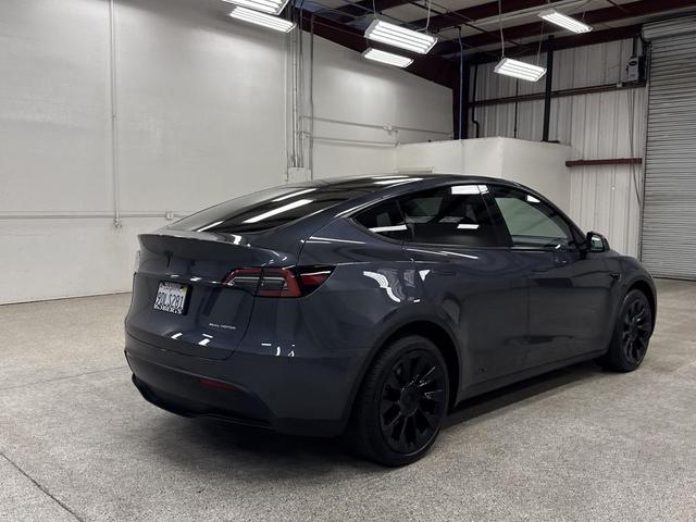 Photo of 2022 Midnight Silver Metallic Tesla Model Y