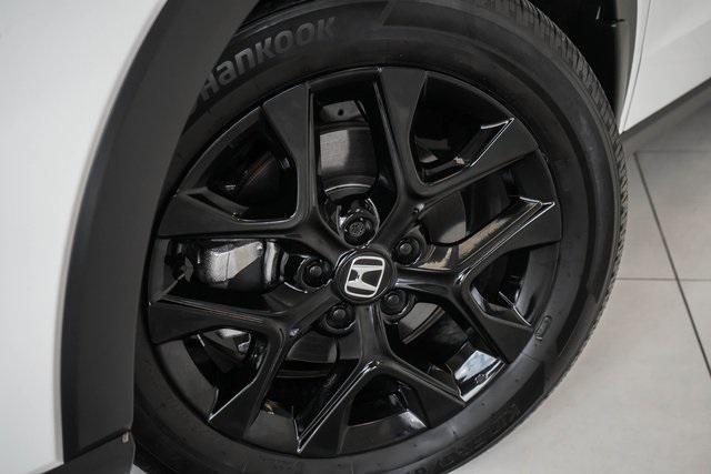 Photo of 2024 Platinum White Pearl Honda HR-V