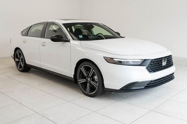 Photo of 2025 Platinum White Pearl Honda Accord Hybrid