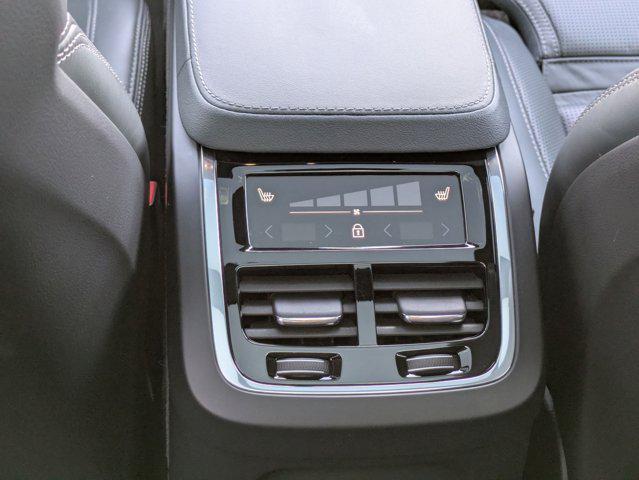 Photo of 2022 Crystal White Metallic Volvo XC90 Recharge Plug-In Hybrid