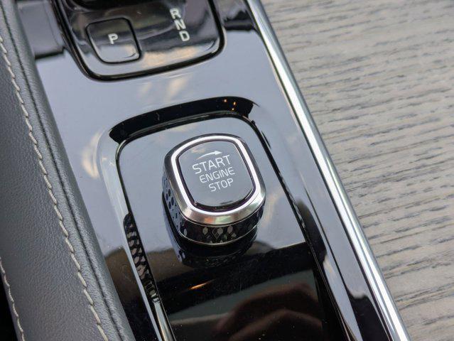 Photo of 2022 Crystal White Metallic Volvo XC90 Recharge Plug-In Hybrid