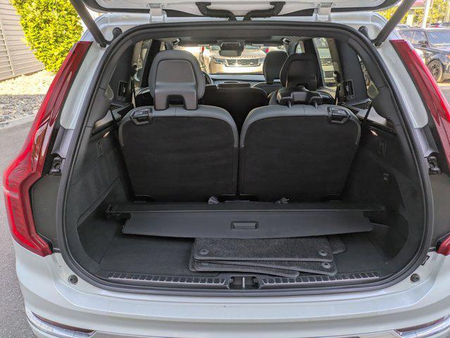 Photo of 2022 Crystal White Metallic Volvo XC90 Recharge Plug-In Hybrid