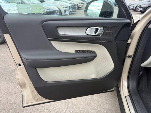 Photo of 2026 Sand Dune Metallic Volvo XC40