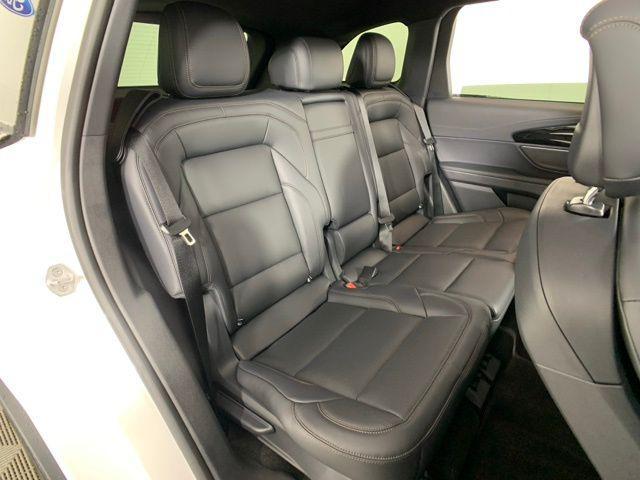 Photo of 2025 White Platinum Clearcoat Metallic Lincoln Nautilus