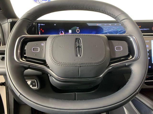 Photo of 2025 White Platinum Clearcoat Metallic Lincoln Nautilus