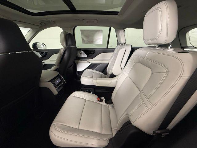 Photo of 2025 Harbor Gray Lincoln Aviator