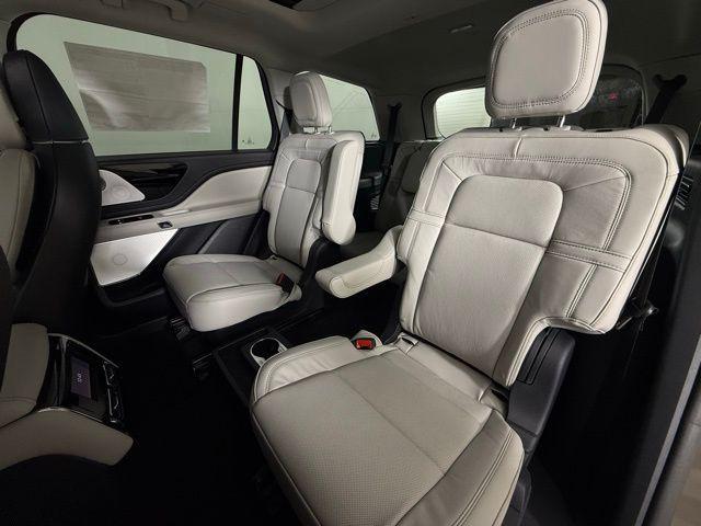 Photo of 2025 Harbor Gray Lincoln Aviator