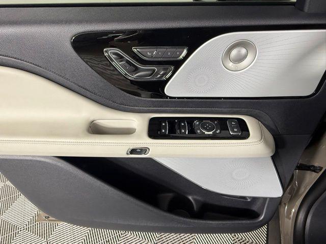 Photo of 2025 Harbor Gray Lincoln Aviator