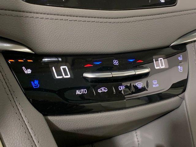 Photo of 2024 Crystal White Tricoat Cadillac XT5